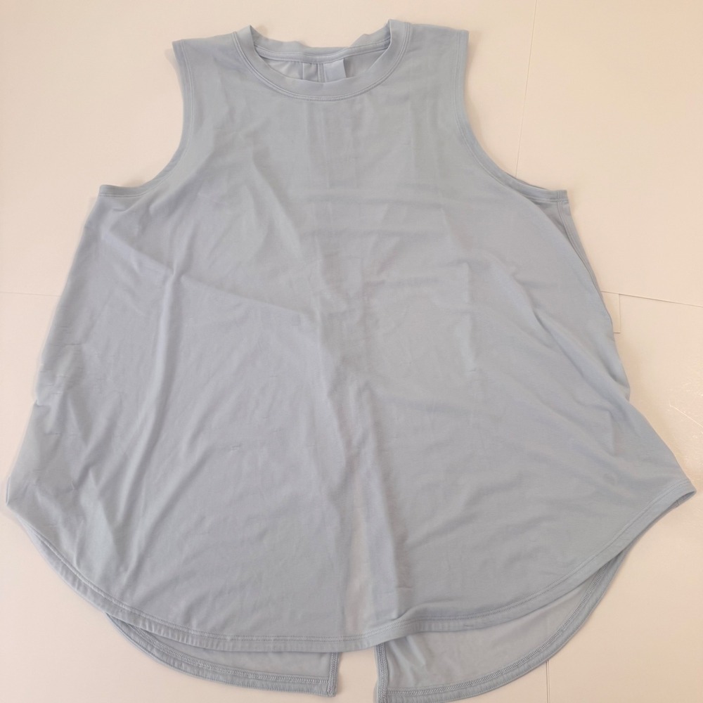 Lululemon Women's Open Back Tank Top Size 6 Sky Blue‎